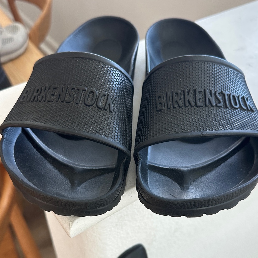 Birkenstock women’s black slides